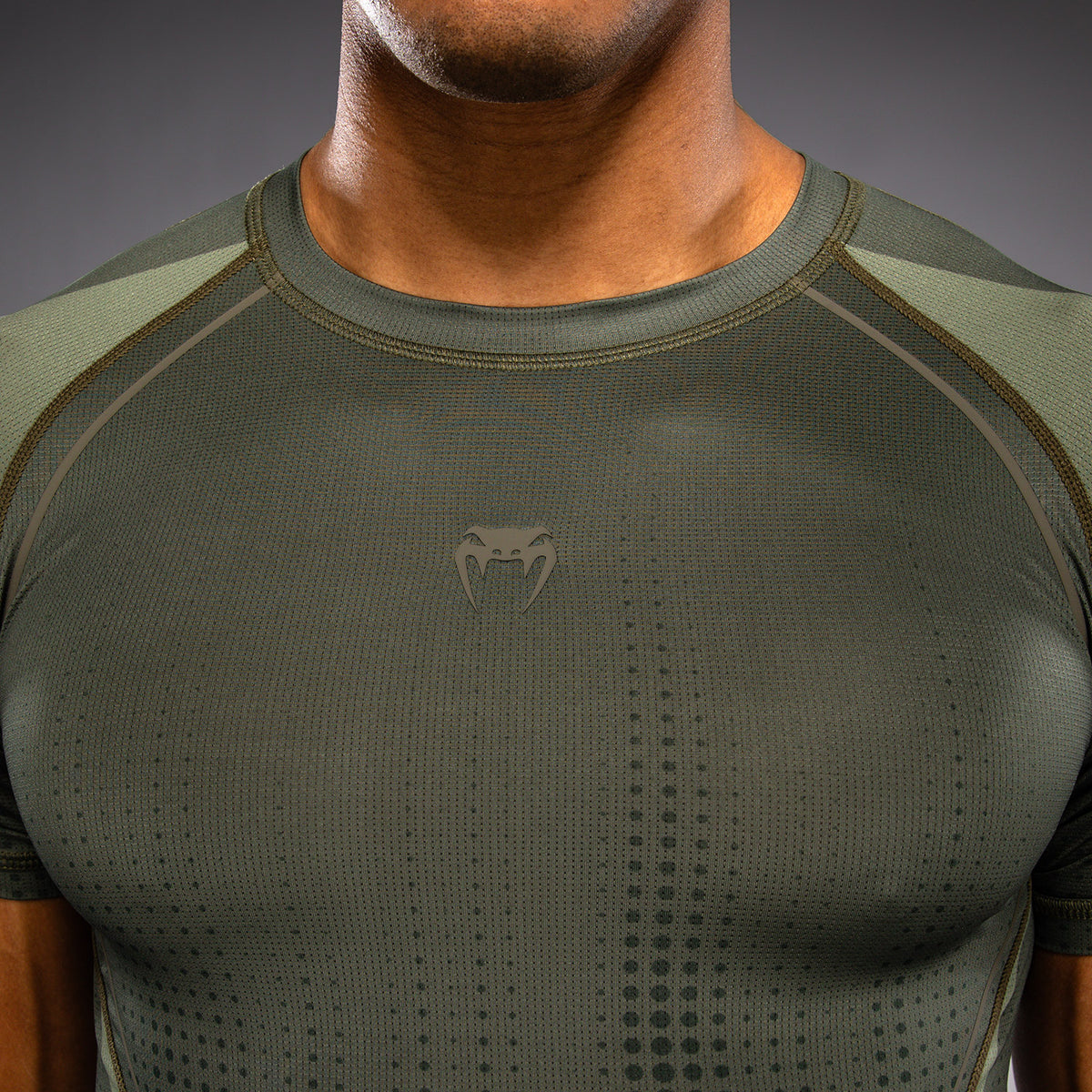 Rashguard à Manches Courtes Venum Stealth – Kaki/Vert Foncé - product-type_T-Shirts de Compression