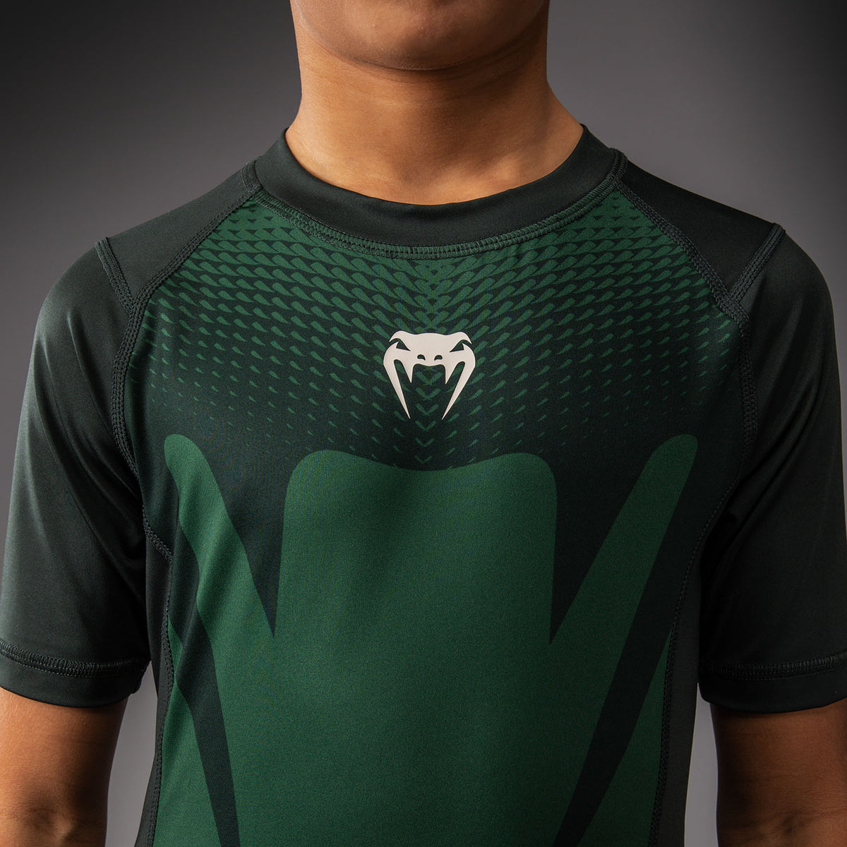 Rashguard Manches Courtes Enfant Venum Attack - Vert Forêt/ Blanc Cassé - product-type_T-Shirts de Compression