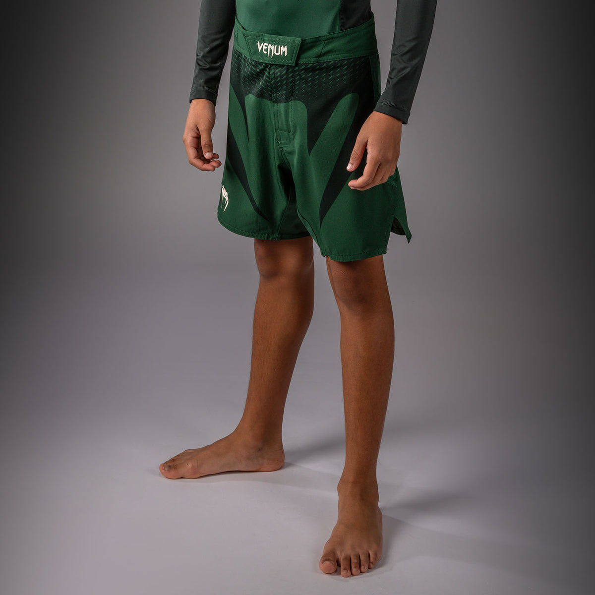 Short de Combat Enfant Venum Attack - Vert Forêt/ Blanc Cassé - product-type_Shorts de MMA