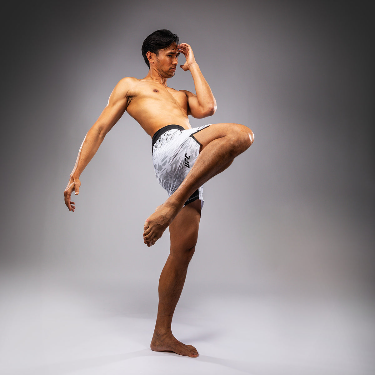 Shorts de Combat pour Hommes UFC Fusion by Venum Authentic Fight Night - Coupe Courte - Blanc - product-type_Shorts de MMA