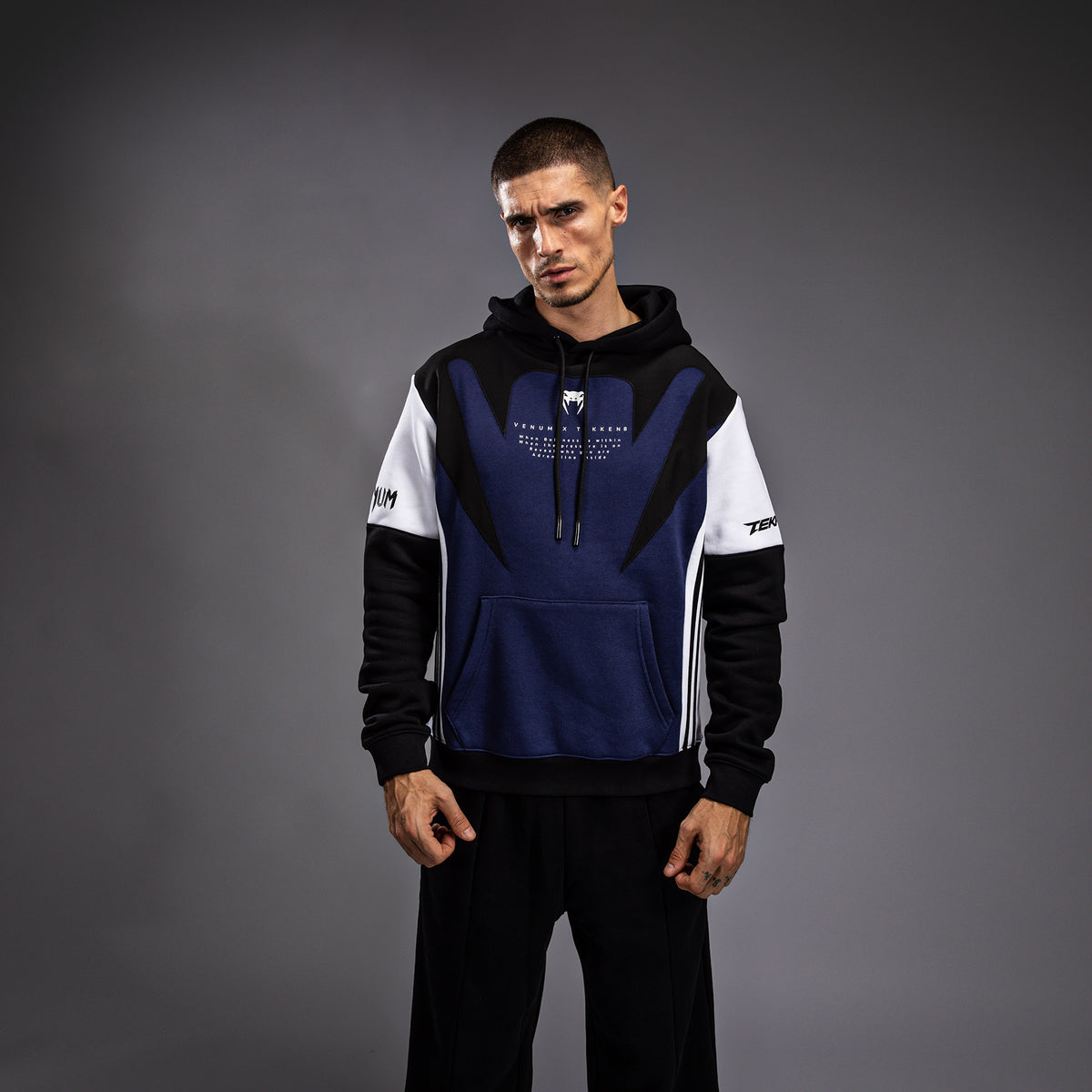 Sweatshirt à capuche Venum x TEKKEN 8 - Jin Kazama - Bleu/Noir/Blanc - product-type_Sweatshirts