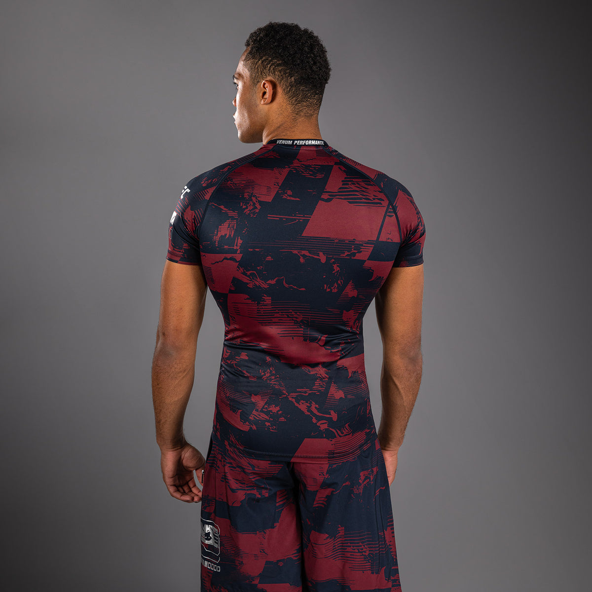 Rashguard manches courtes Performance Homme UFC Zenith by Venum Authentic Fight Week - Bleu marine/Bordeaux/Argent - product-type_T-Shirts de Compression