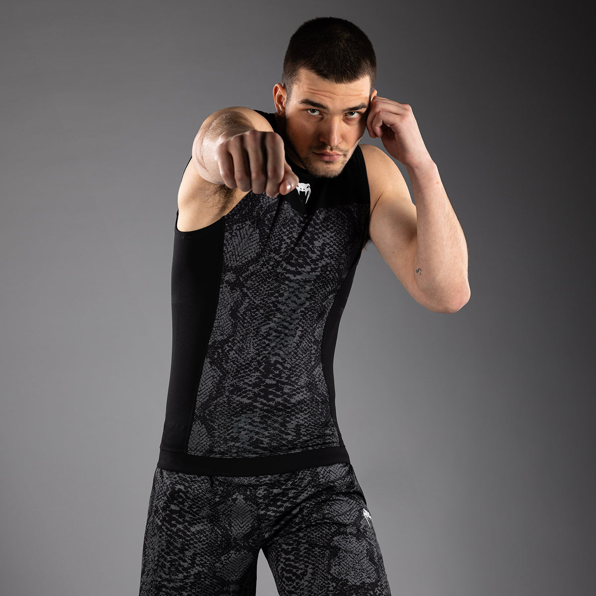 Rashguard Sans Manches Venum G-Fit Scales – Noir/Gris Charbon - product-type_T-Shirts de Compression