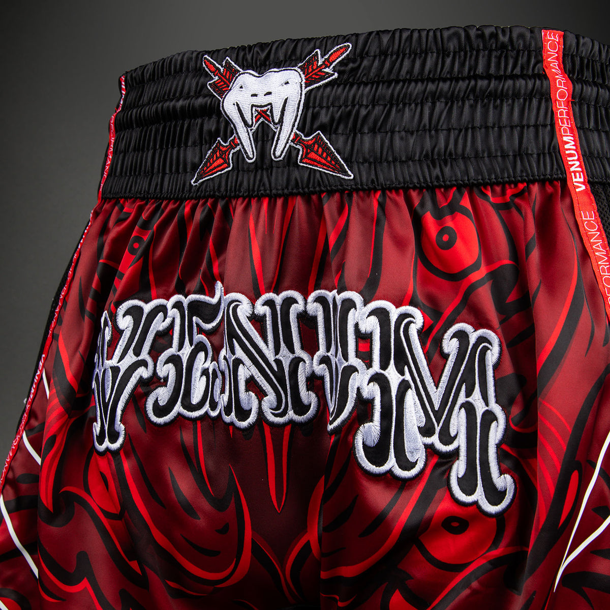 Short de Muay Thaï Venum Wolf Atak – Noir/Rouge - product-type_Shorts de Muay Thai