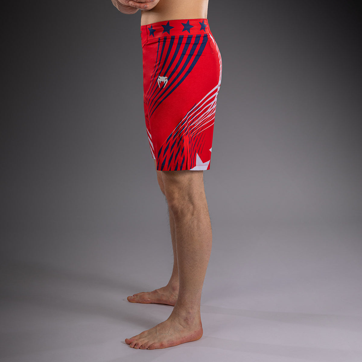 UFC Freedom 250 by Venum Authentic Fight Night Short de combat Personnalisé coupe longue pour homme - Rouge - product-type_Shorts de MMA