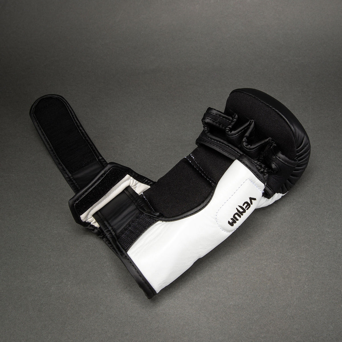 Gants de Sparring en Cuir Venum Attack 2.0 – Noir/Blanc - product-type_Gants de Sparring