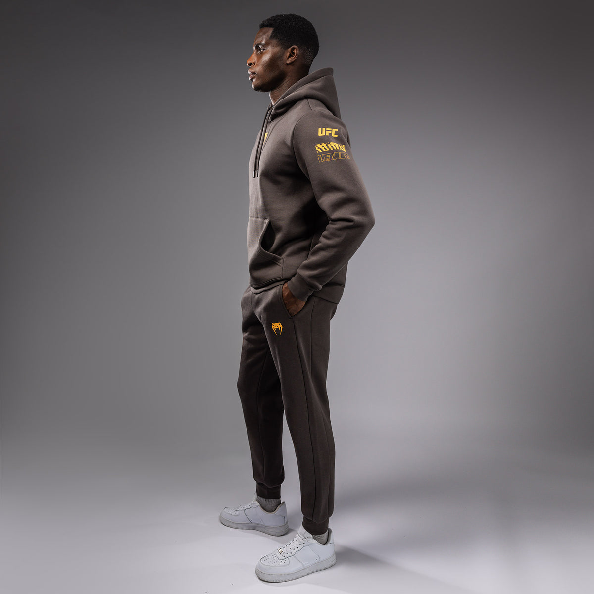 Sweatshirt à Capuche pour Hommes UFC Fusion by Venum Fight Week - Marron Terrestre - product-type_Sweatshirts