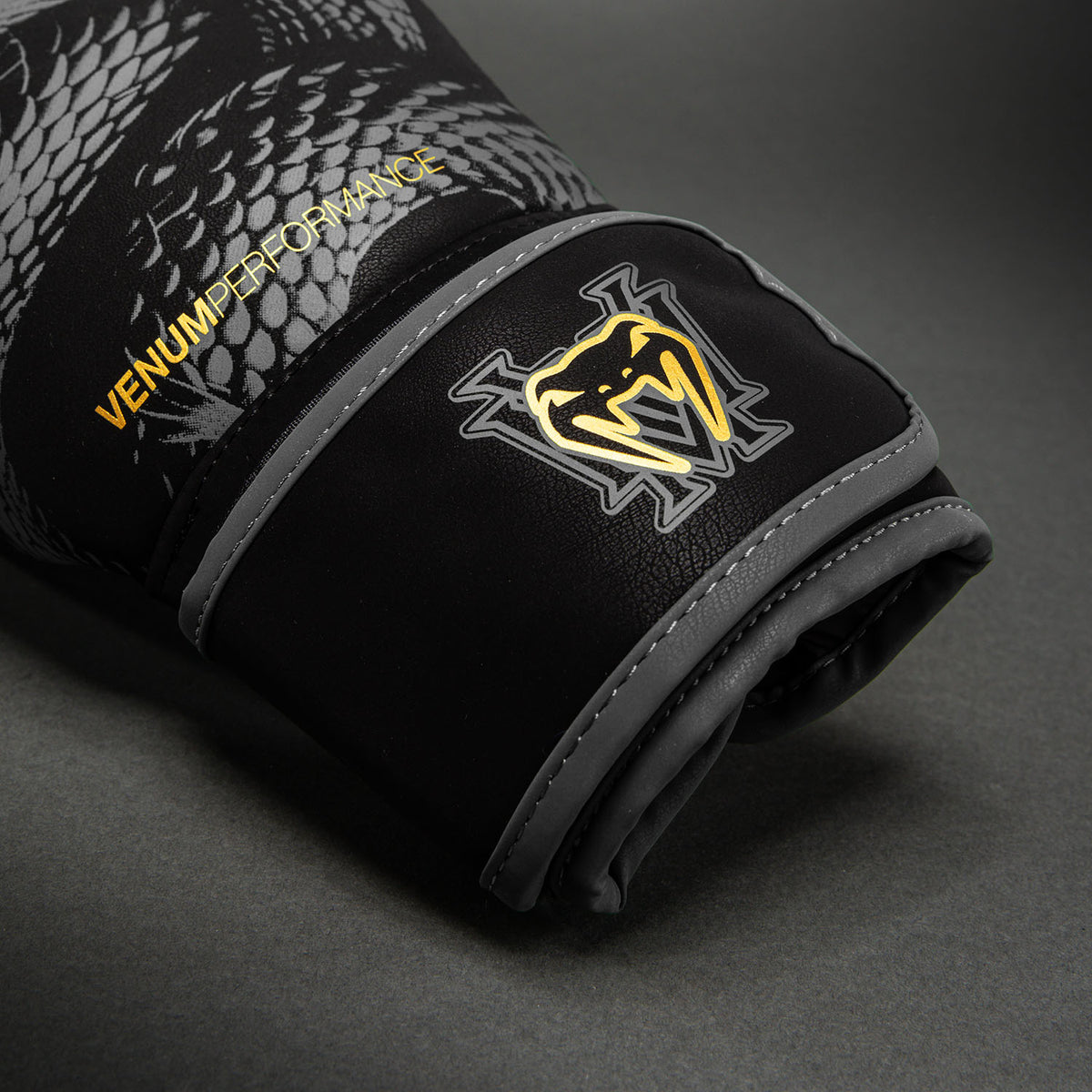 Gants de Boxe Venum Matupa - Noir/Gris/Or - product-type_Gants de boxe