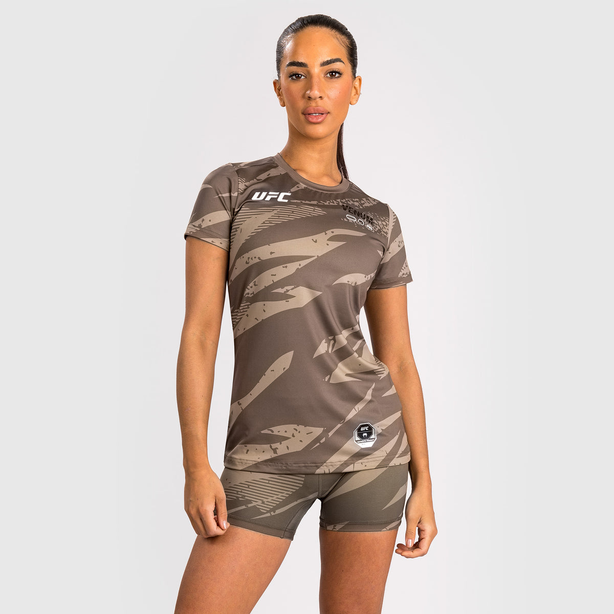 T-Shirt Dry-Tech pour Femmes UFC Adrenaline by Venum Fight Week - Desert Camo - product-type_T-Shirts Dry Tech