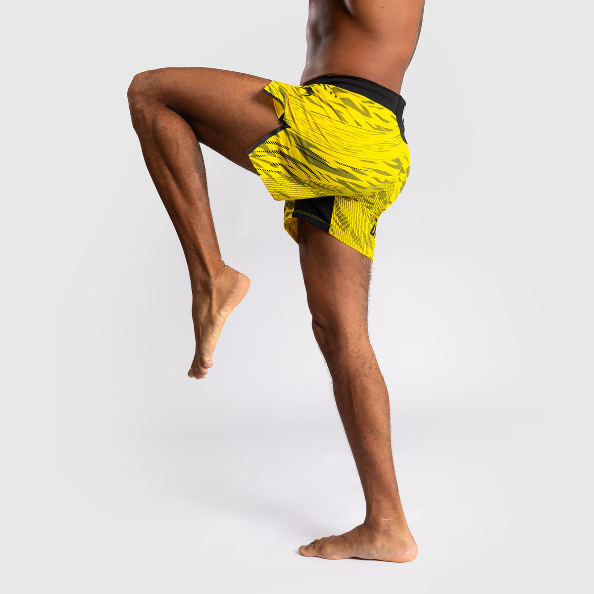 Shorts de Combat pour Hommes UFC Fusion by Venum Personnalisé Authentic Fight Night - Coupe Courte - Jaune - product-type_Shorts de MMA