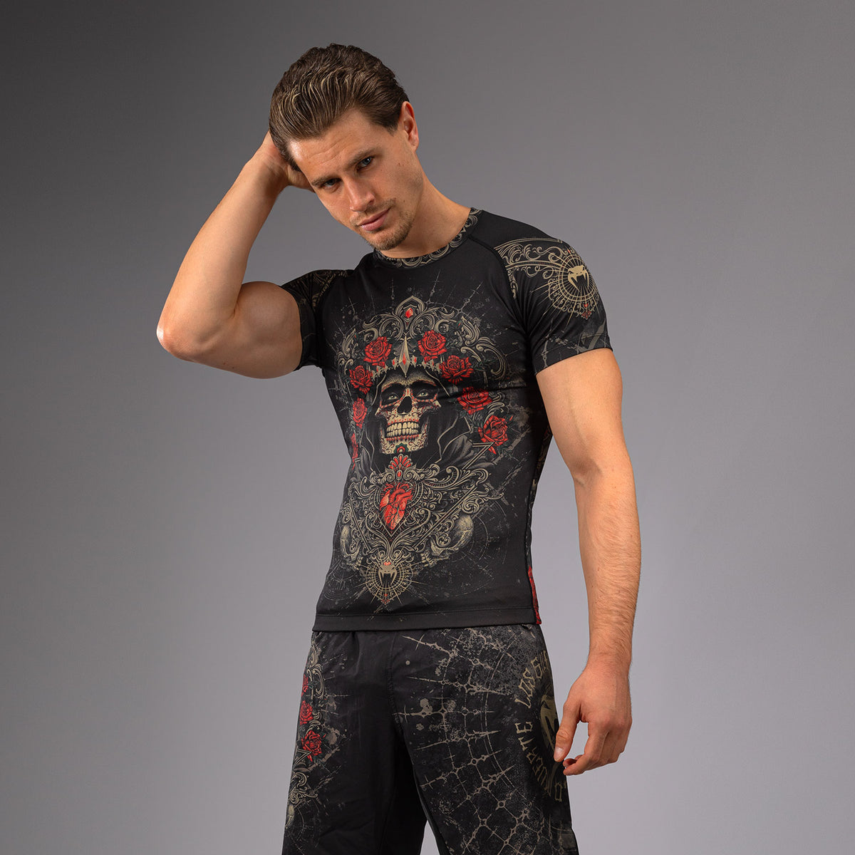 Rashguard à Manches Courtes pour Hommes Venum Santa Muerte 5.0 - Noir Profond/Or - product-type_T-Shirts de Compression
