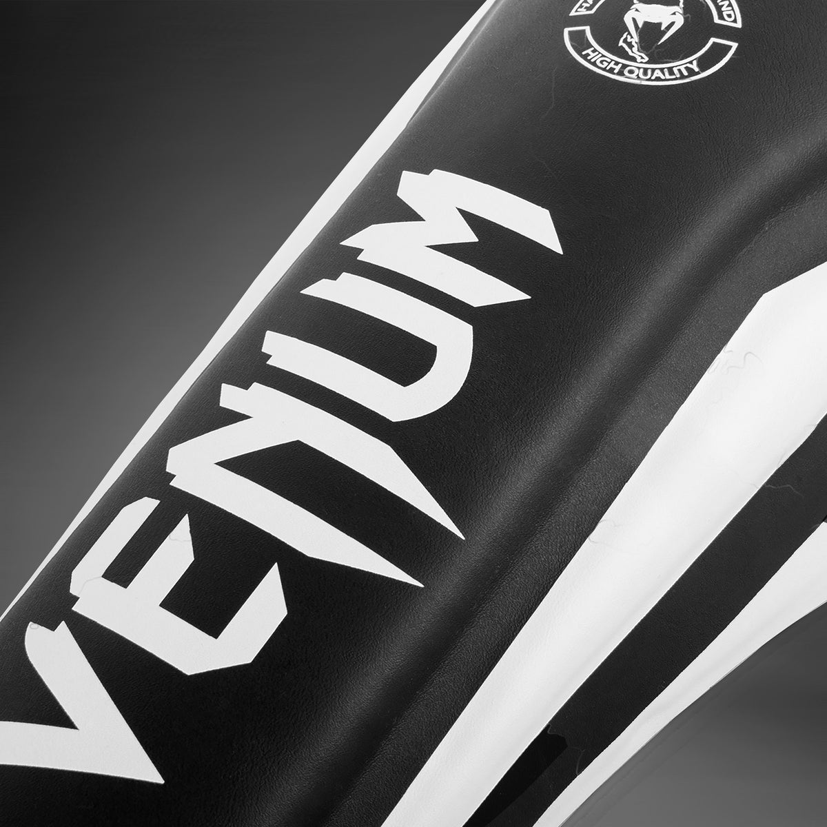Protège-tibias Venum Elite - Noir/Blanc - product-type_Protège-tibias