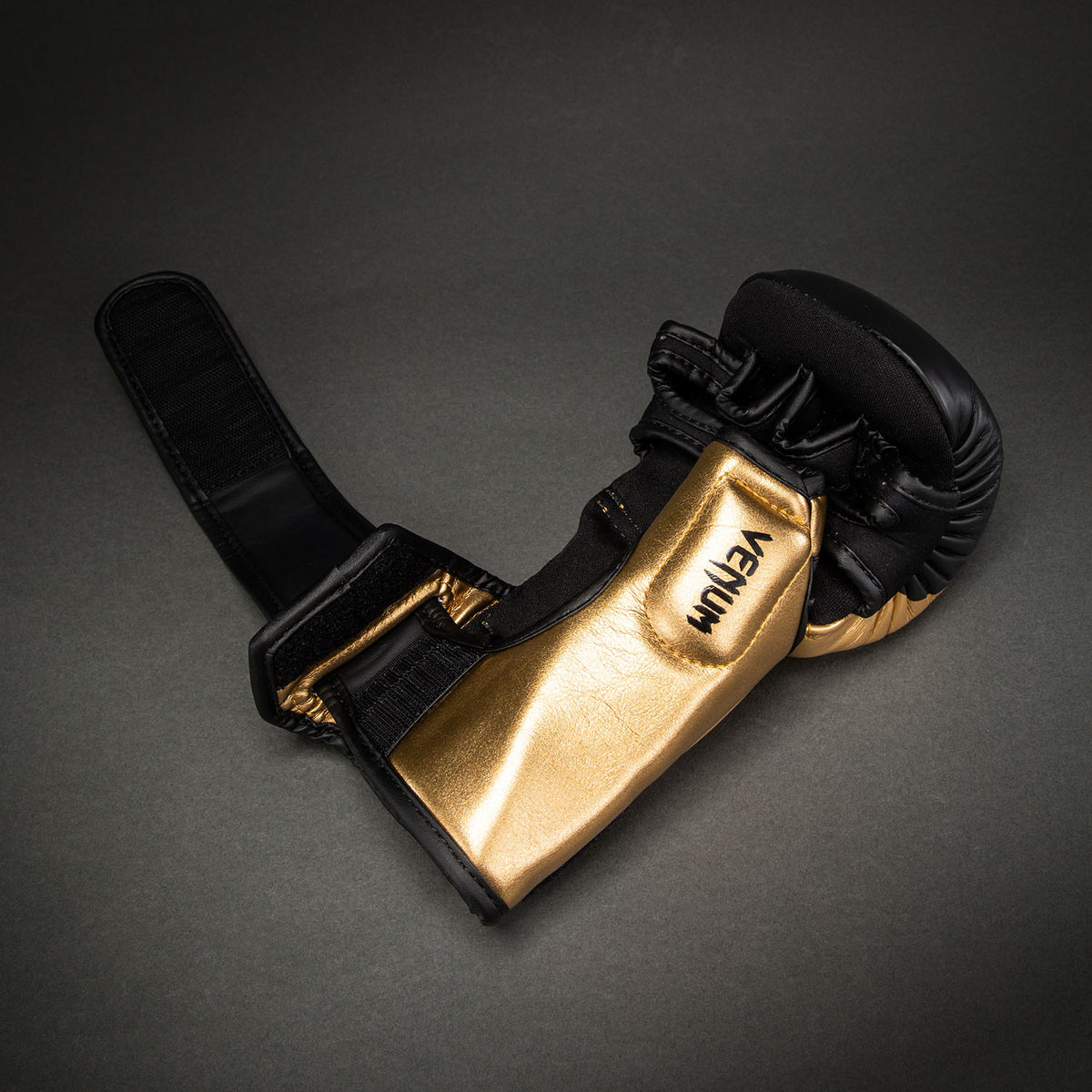 Gants de Sparring en Cuir Venum Attack 2.0 – Or/Noir - product-type_Gants de Sparring