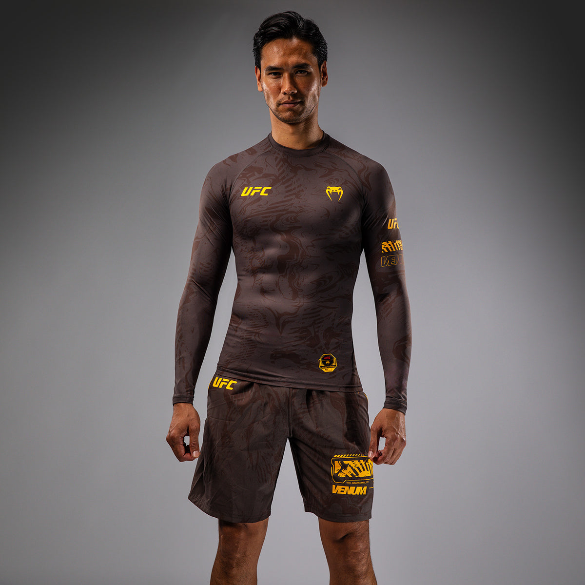 Rashguard Performance à Manches Longues pour Hommes UFC Fusion by Venum Fight Week - Marron Terrestre - product-type_T-Shirts de Compression