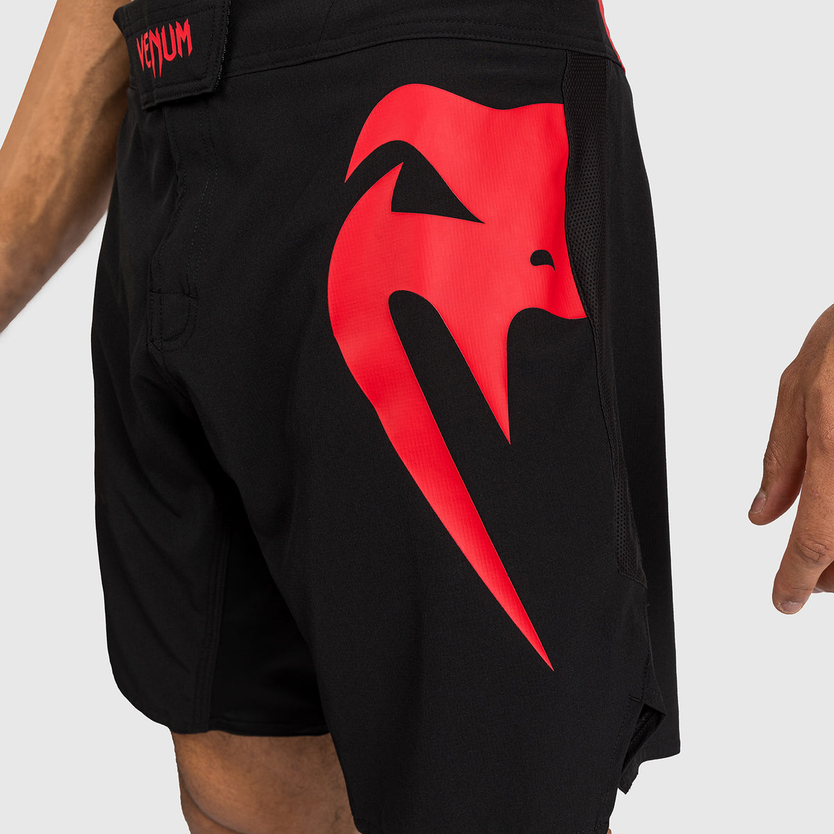 Shorts de combat Venum Light 5.0 - Noir/Rouge - product-type_Shorts de MMA