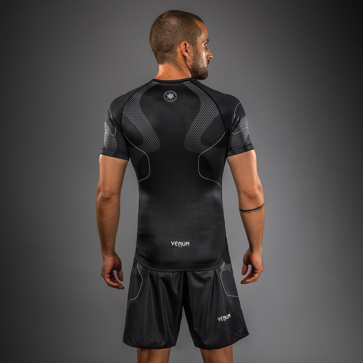 Rashguard Manches Courtes Venum Nexus – Noir/Argent - product-type_T-Shirts de Compression