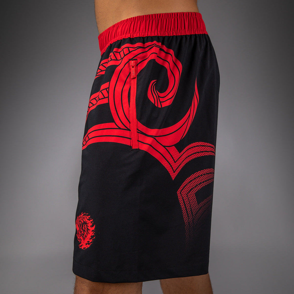 Short d'entraînement Venum x Mike Tyson Tiger - Noir Profond/Rouge Intense - product-type_Shorts de training