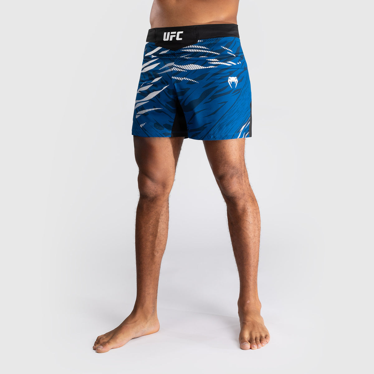 Shorts de Combat pour Hommes UFC Fusion by Venum Personnalisé Authentic Fight Night - Coupe Courte - Bleu - product-type_Shorts de MMA