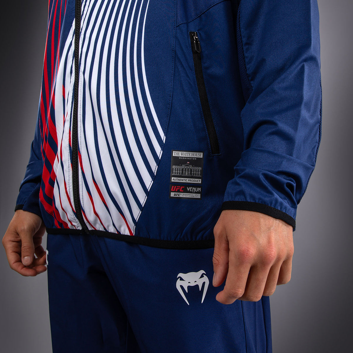 Official UFC Freedom 250 by Venum Authentic Fight Night Sweat à capuche Walkout pour homme - Bleu - product-type_Vestes