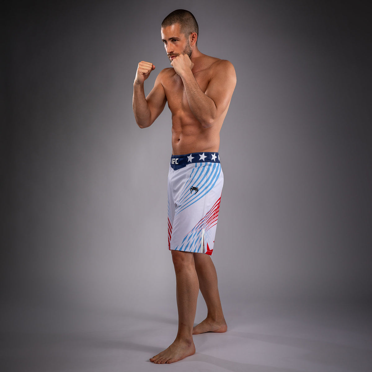 Official UFC Freedom 250 by Venum Authentic Fight Night Short de combat coupe longue pour homme - Blanc - product-type_Shorts de MMA