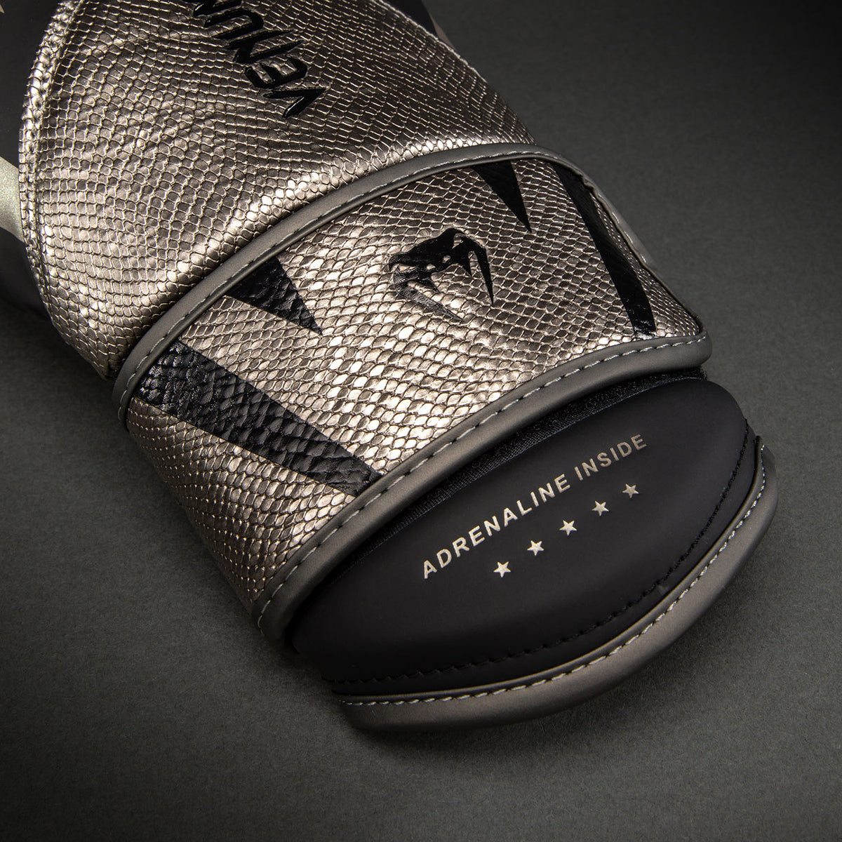 Gants de boxe Venum Challenger 4.0 Scales – Argent/Noir - product-type_Gants de boxe