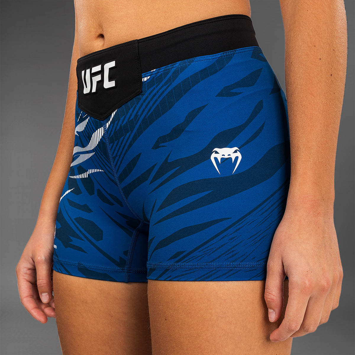 Short de compression pour Femmes UFC Fusion by Venum Authentic Fight Night - Coupe Courte - Bleu - product-type_Shorts de compression
