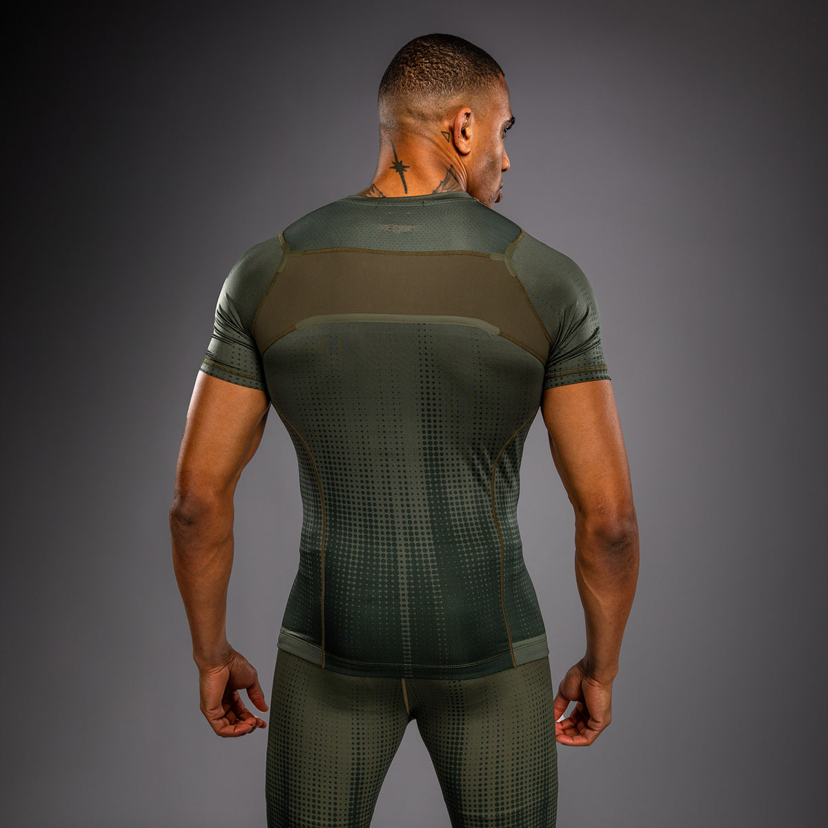 Rashguard à Manches Courtes Venum Stealth – Kaki/Vert Foncé - product-type_T-Shirts de Compression