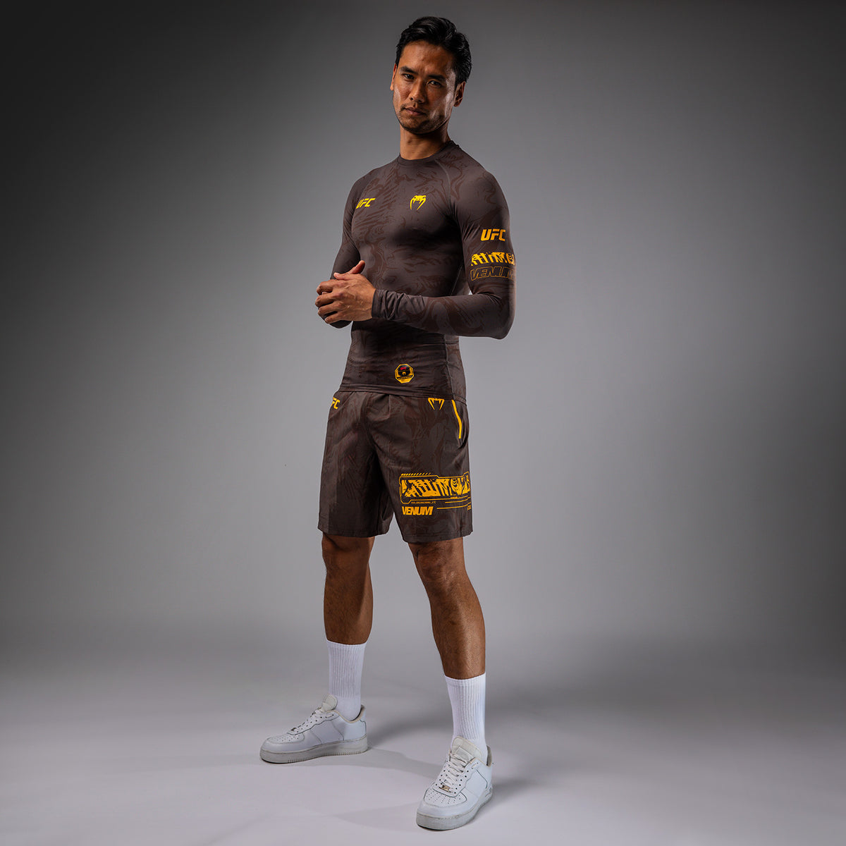 Rashguard Performance à Manches Longues pour Hommes UFC Fusion by Venum Fight Week - Marron Terrestre - product-type_T-Shirts de Compression