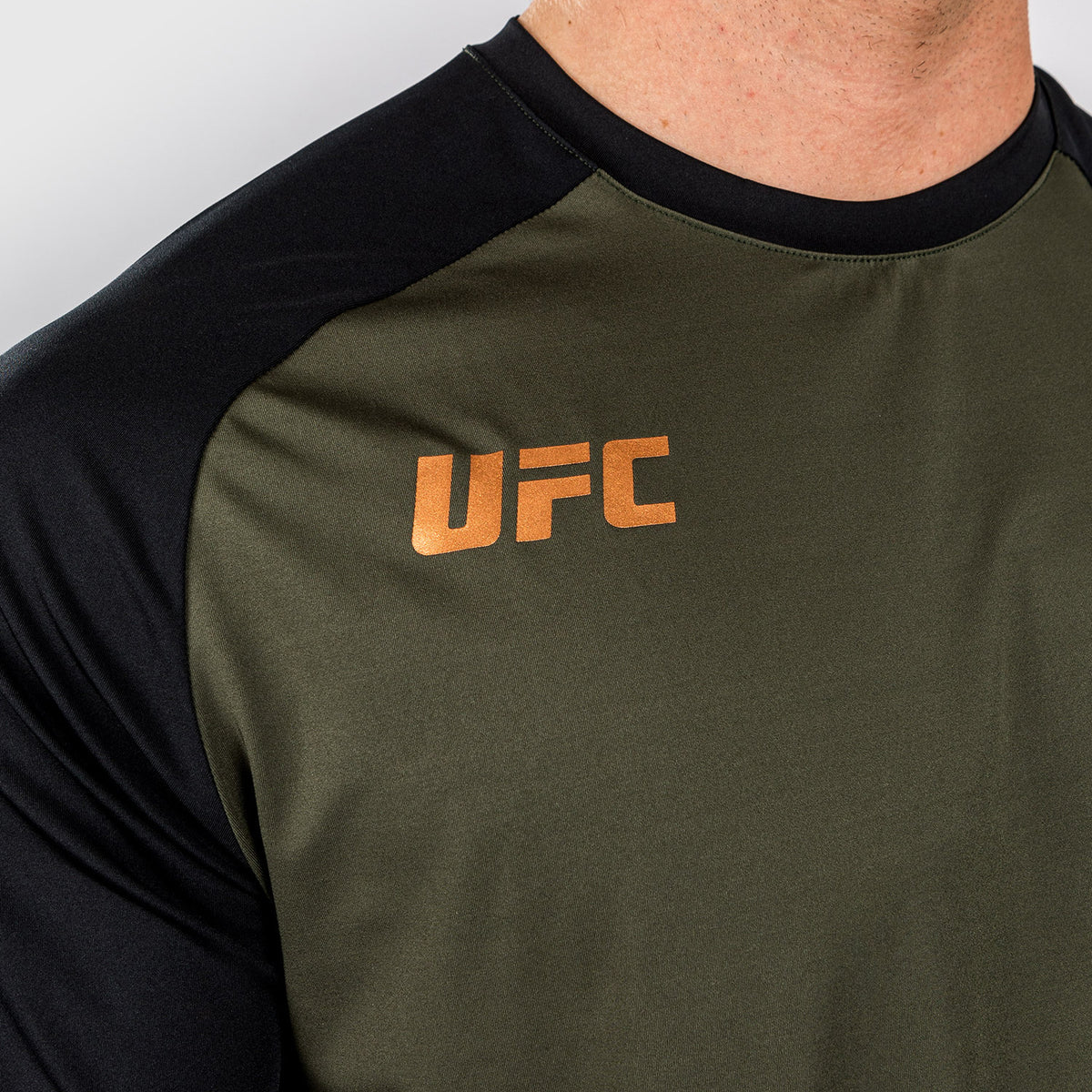 T-shirt Dry-tech pour Hommes UFC Adrenaline by Venum Fight Week - Kaki/Bronze - product-type_T-Shirts Dry Tech