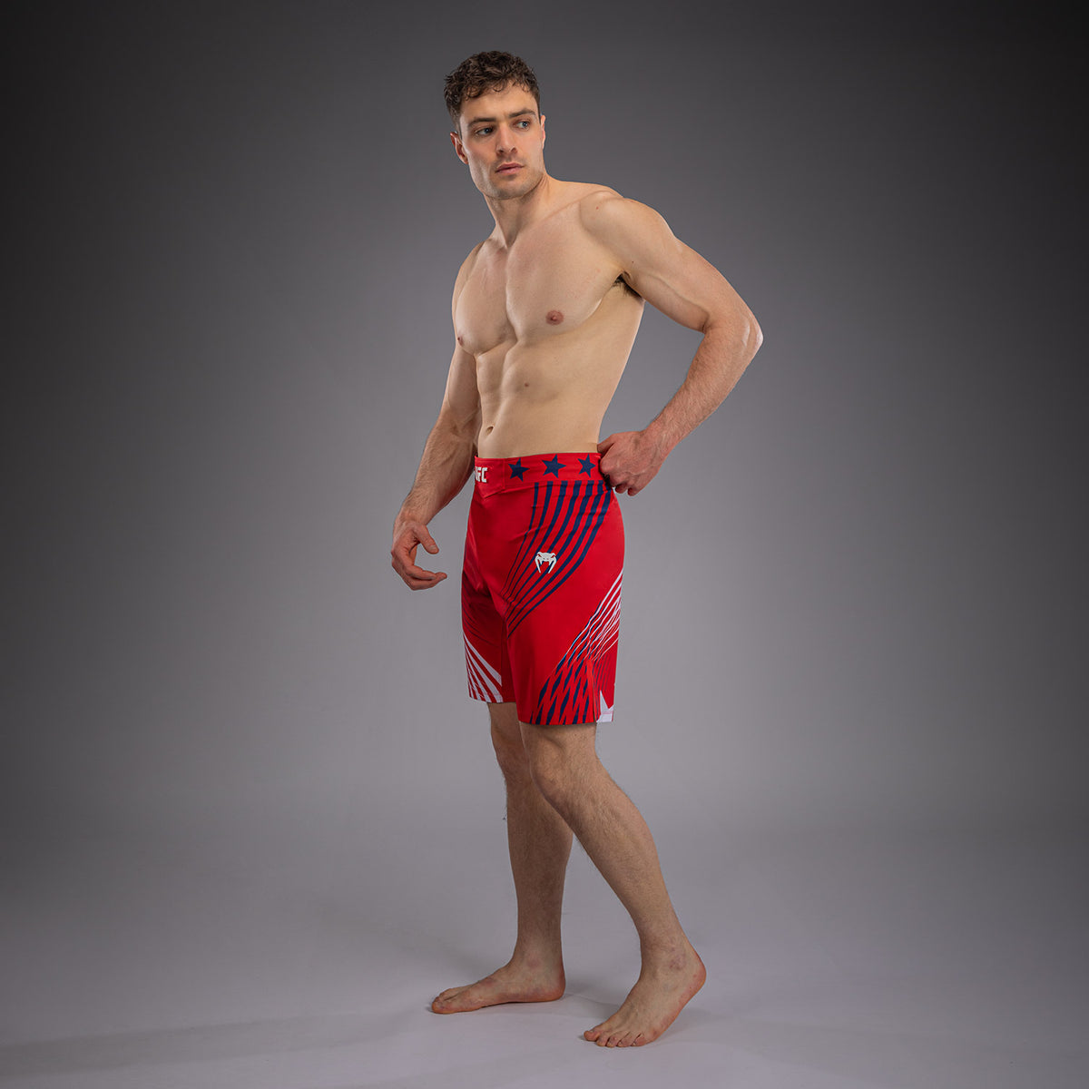 UFC Freedom 250 by Venum Authentic Fight Night Short de combat Personnalisé coupe longue pour homme - Rouge - product-type_Shorts de MMA