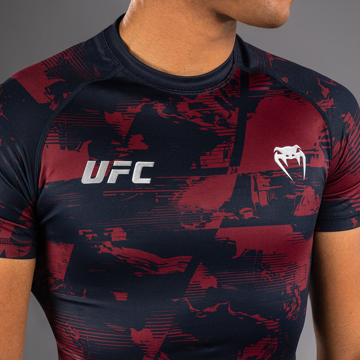 Rashguard manches courtes Performance Homme UFC Zenith by Venum Authentic Fight Week - Bleu marine/Bordeaux/Argent - product-type_T-Shirts de Compression