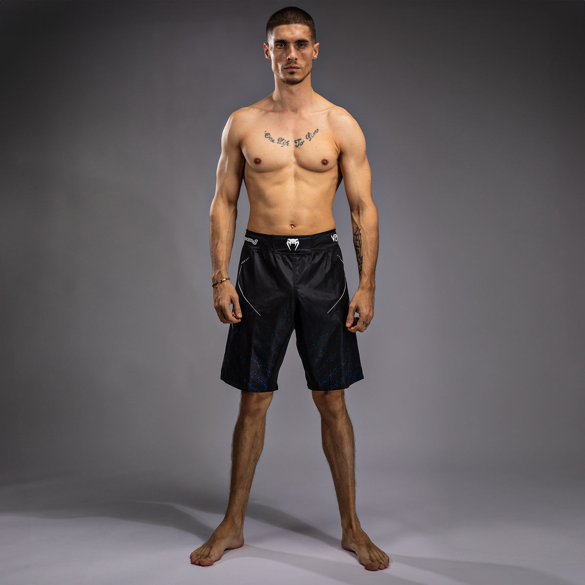 Short de combat Venum x TEKKEN 8 - Jin Kazama - Bleu/Noir/Blanc - product-type_Shorts de MMA