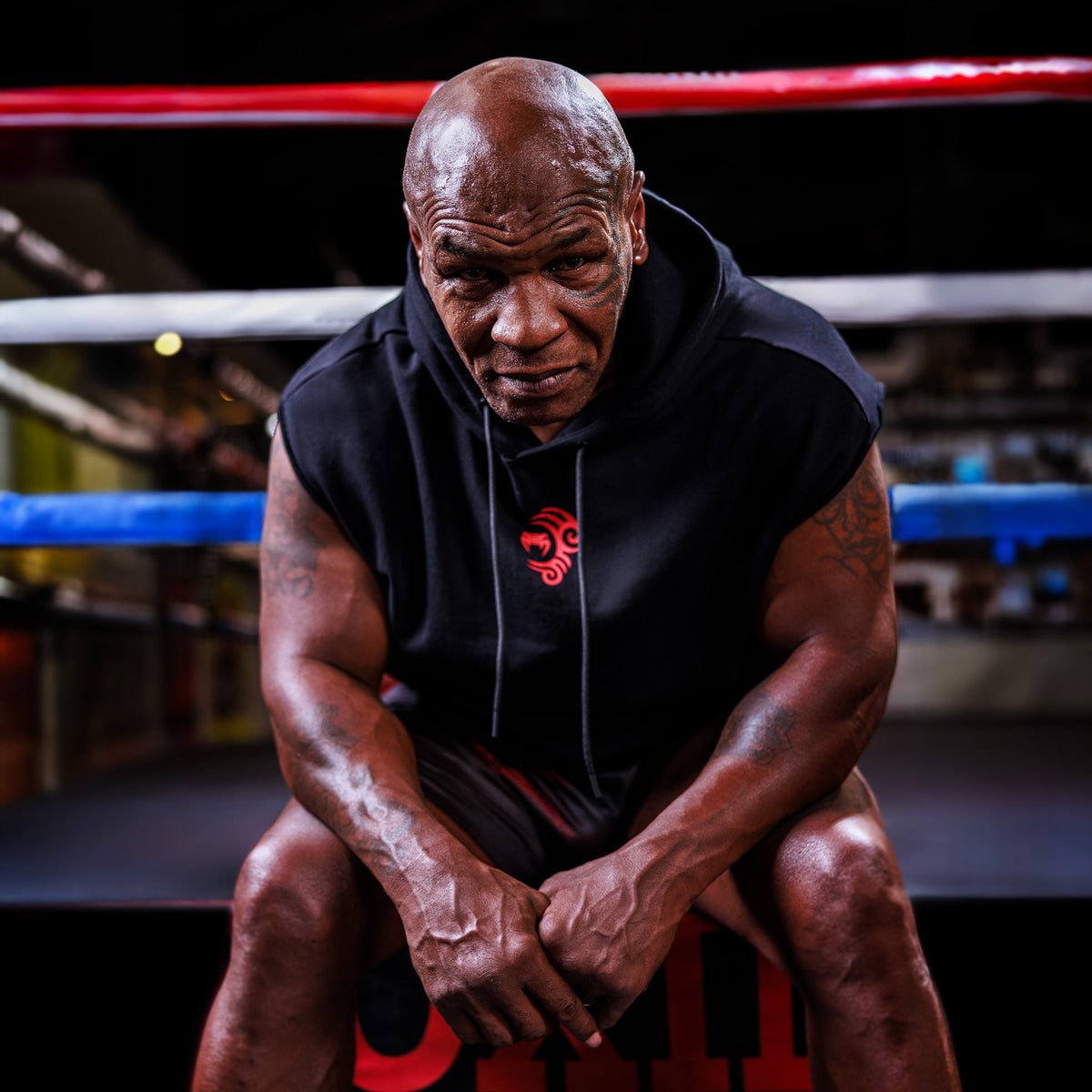 Sweat à capuche sans manches Venum x Mike Tyson Tiger - Noir Profond/Rouge Intense - product-type_Sweatshirts