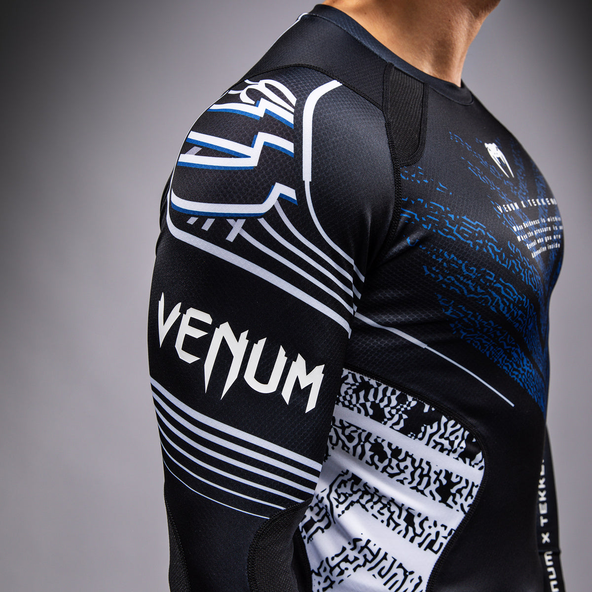Rashguard Venum x TEKKEN 8 - Jin Kazama - Bleu/Noir/Blanc - product-type_T-Shirts de Compression