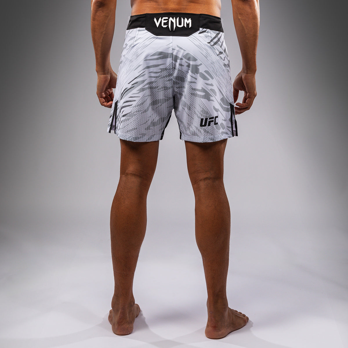 Shorts de Combat pour Hommes UFC Fusion by Venum Authentic Fight Night - Coupe Courte - Blanc - product-type_Shorts de MMA