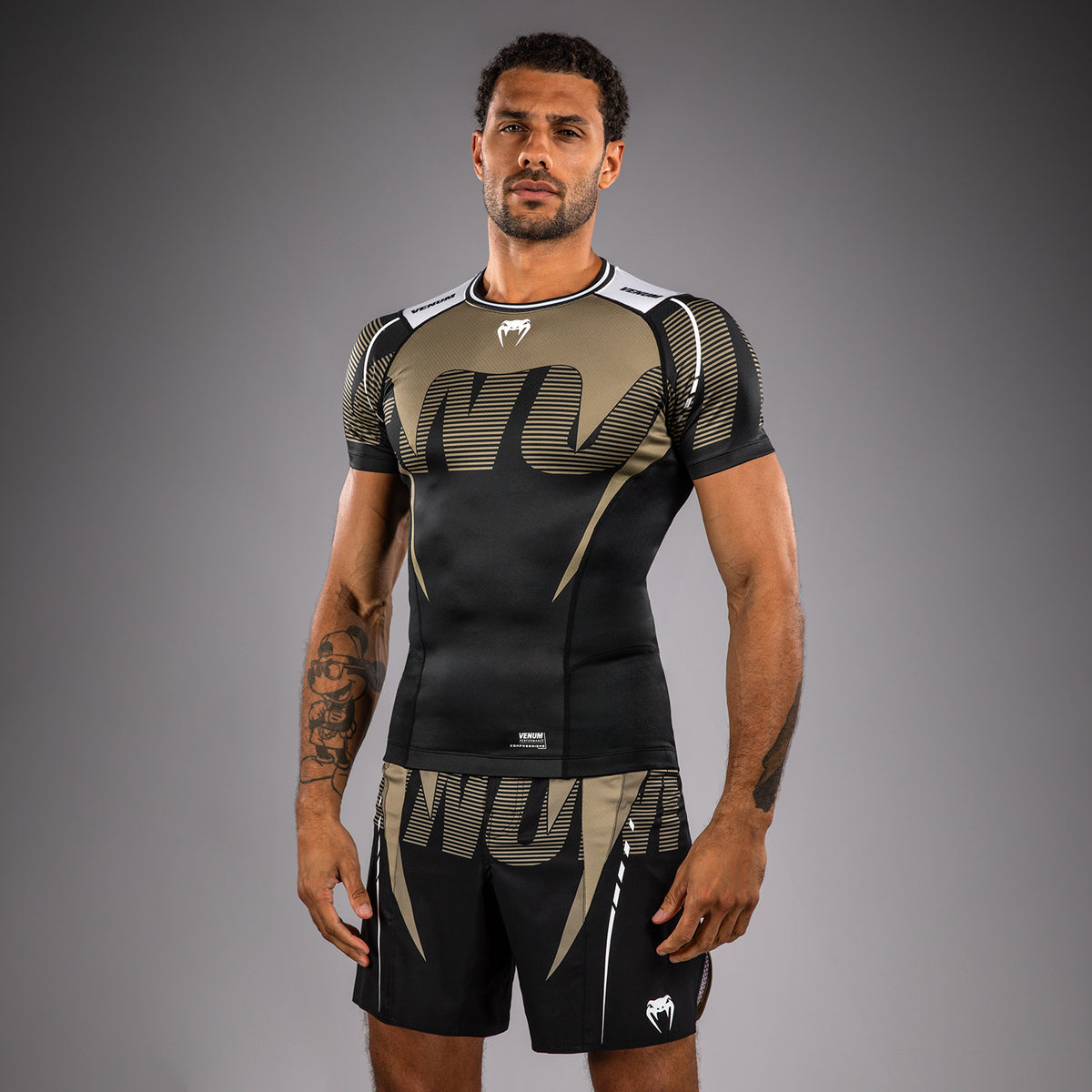 Rashguard Manches Courtes Venum Adrenaline – Noir/Sable - product-type_T-Shirts de Compression