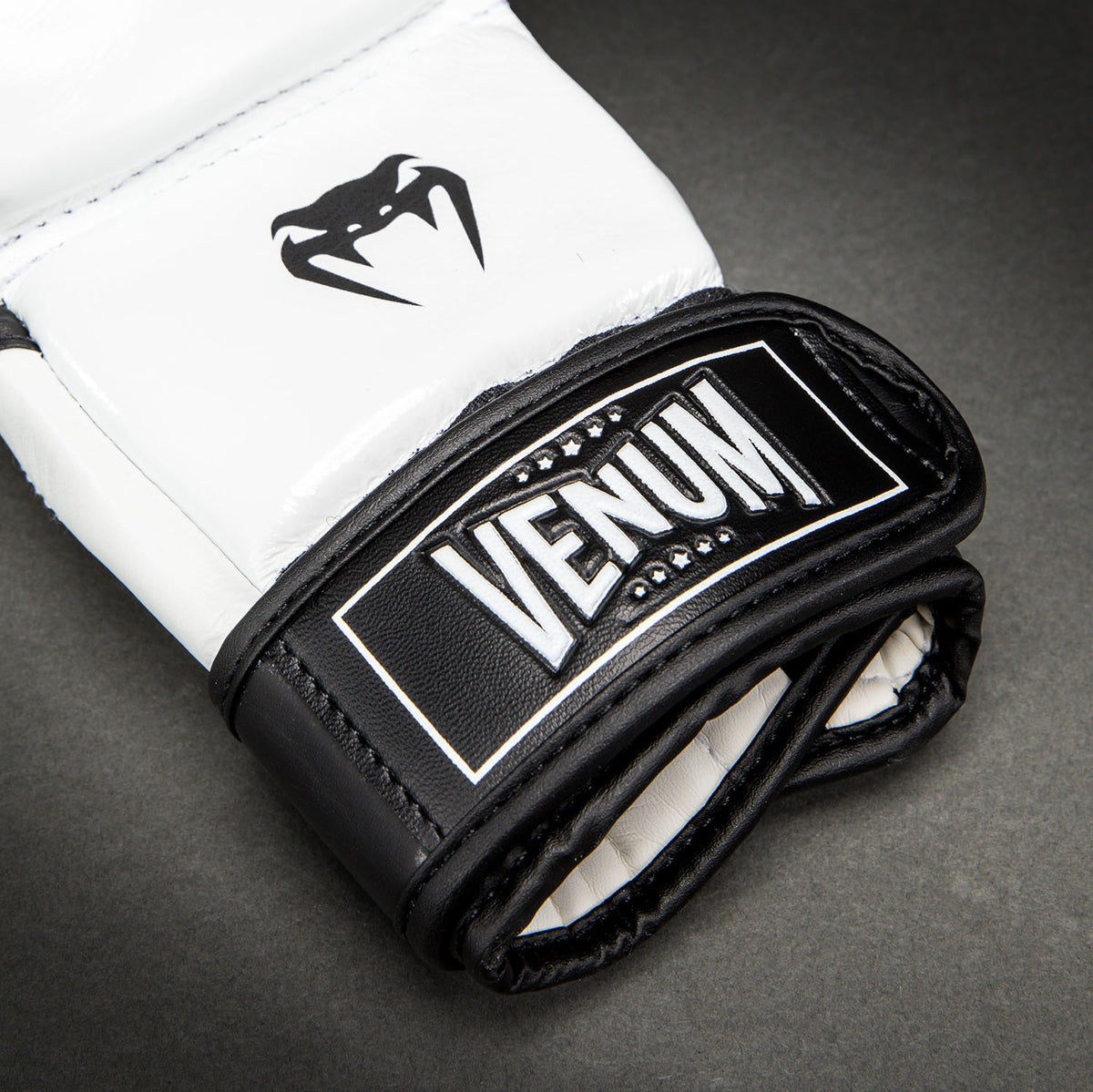 Gants de Sparring en Cuir Venum Attack 2.0 – Noir/Blanc - product-type_Gants de Sparring