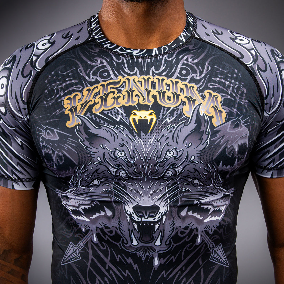 Rashguard à Manches Courtes Venum Wolf Atak – Noir/Gris - product-type_T-Shirts de Compression