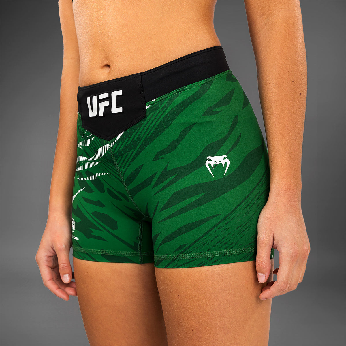 Short de compression pour Femmes UFC Fusion by Venum Authentic Fight Night - Coupe Courte - Vert - product-type_Shorts de compression