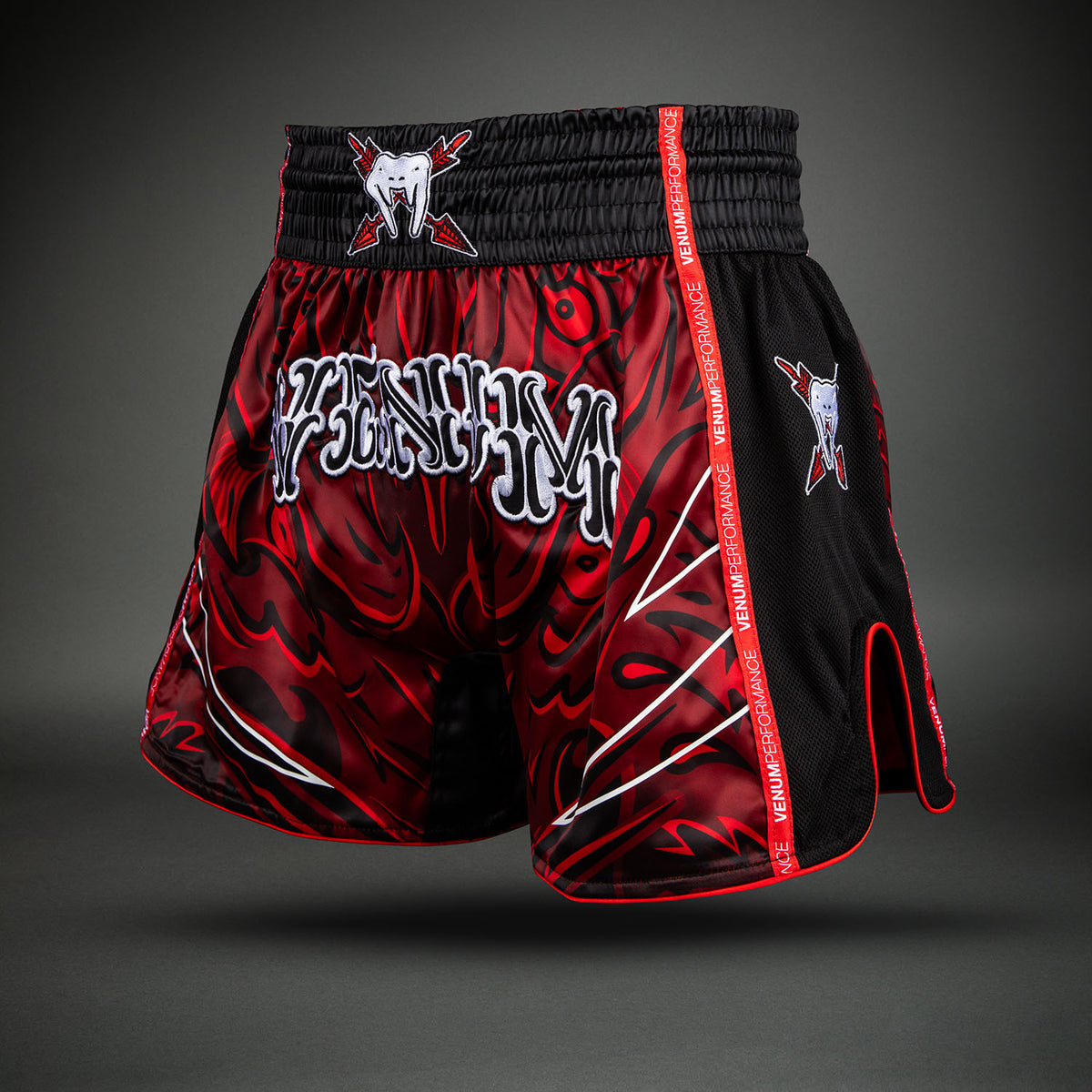 Short de Muay Thaï Venum Wolf Atak – Noir/Rouge - product-type_Shorts de Muay Thai