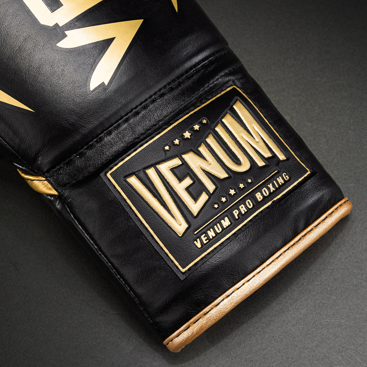 Gants de boxe pro Venum Hammer avec Lacets - Noir/Or - product-type_Gants de boxe