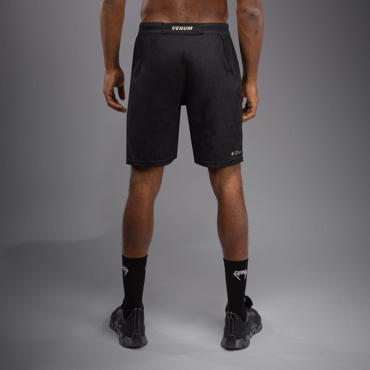 Short d'entraînement Venum G-Fit Air pour Hommes - Noir Profond/Rouge Feu - product-type_Shorts de training