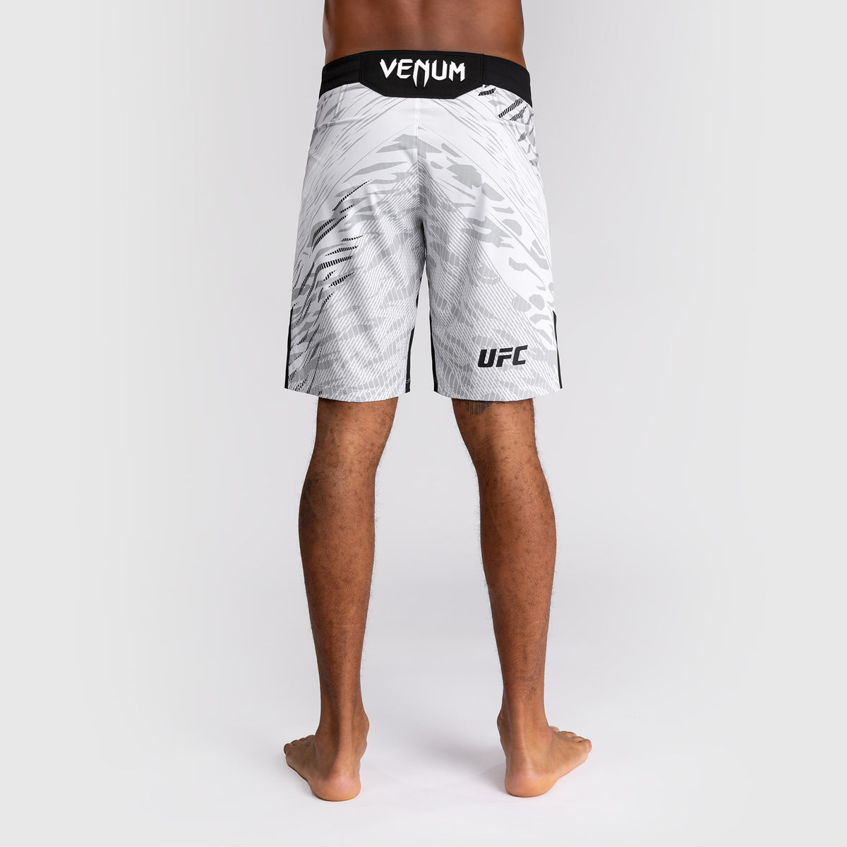 Shorts de Combat pour Hommes UFC Fusion by Venum Personnalisé Authentic Fight Night - Coupe Longue - Blanc - product-type_Shorts de MMA