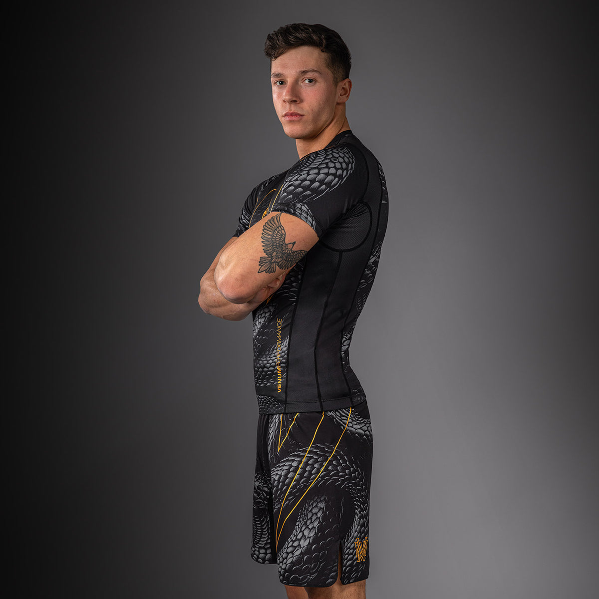 Rashguard à Manches Courtes Venum Matupa - Noir/Gris/Or - product-type_T-Shirts de Compression