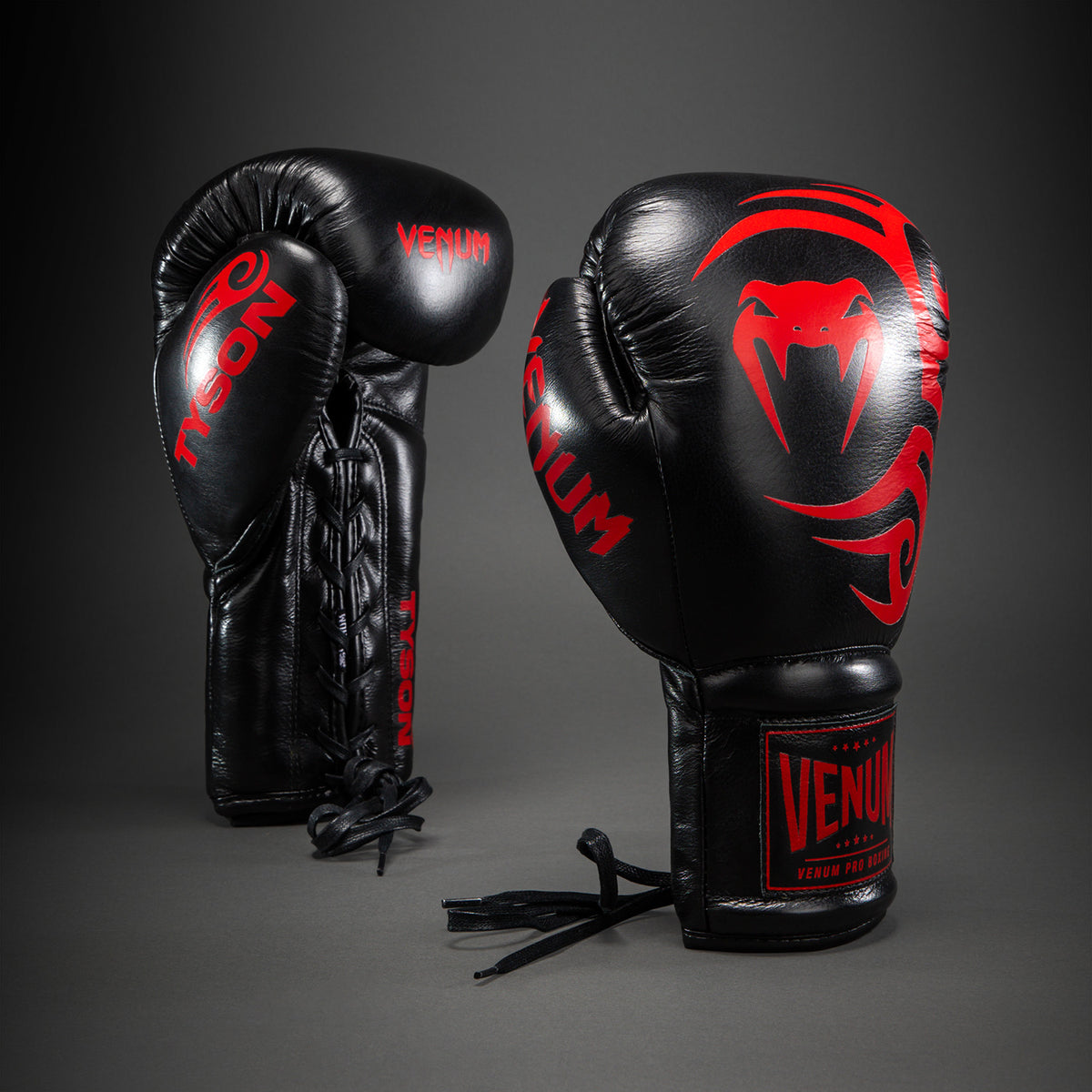 Gants de boxe Venum Giant 2.0 Mike Tyson Pro avec Lacets – Noir/Rouge - Sac inclus -