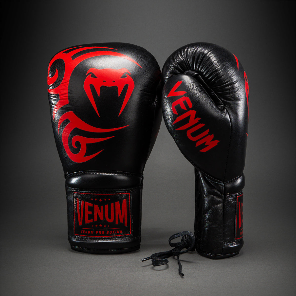 Gants de boxe Venum Giant 2.0 Mike Tyson Pro avec Lacets – Noir/Rouge - Sac inclus -