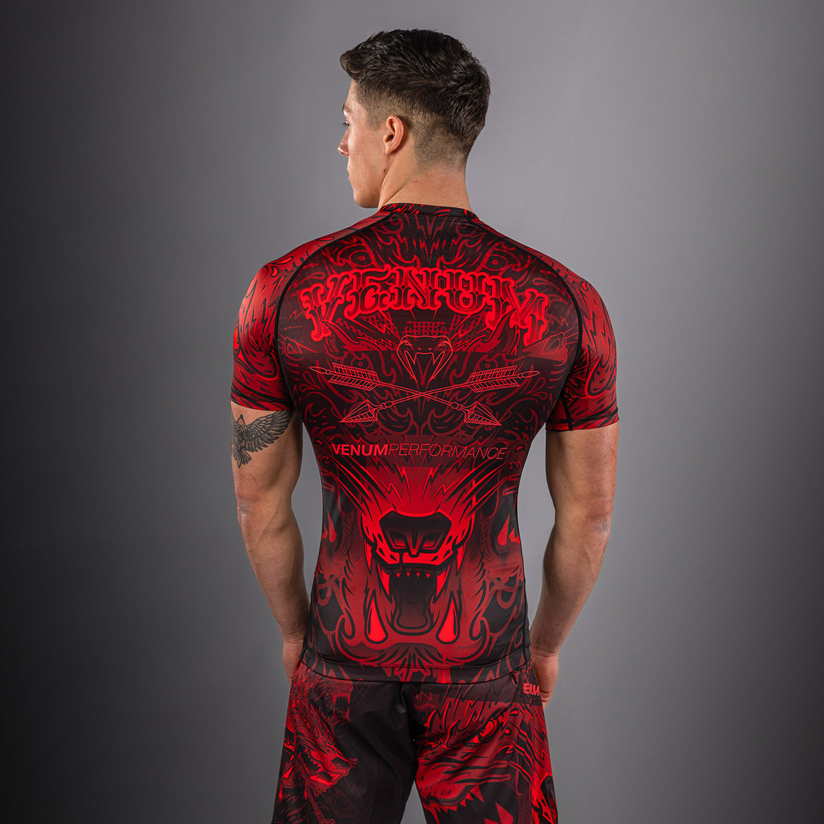 Rashguard à Manches Courtes Venum Wolf Atak – Noir/Rouge - product-type_T-Shirts de Compression