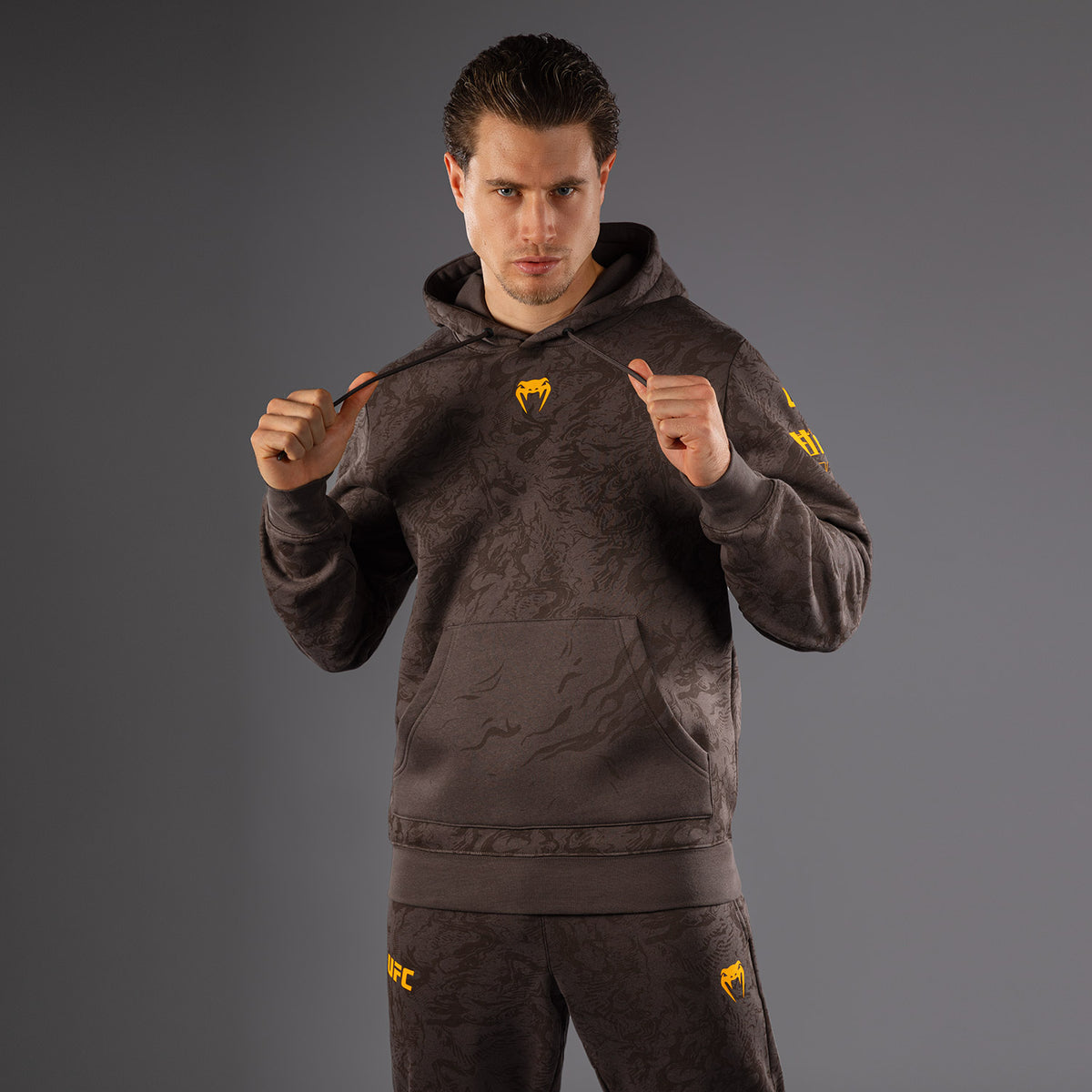 Sweatshirt à Capuche pour Hommes UFC Fusion by Venum Fight Week - Marron Terrestre - product-type_Sweatshirts