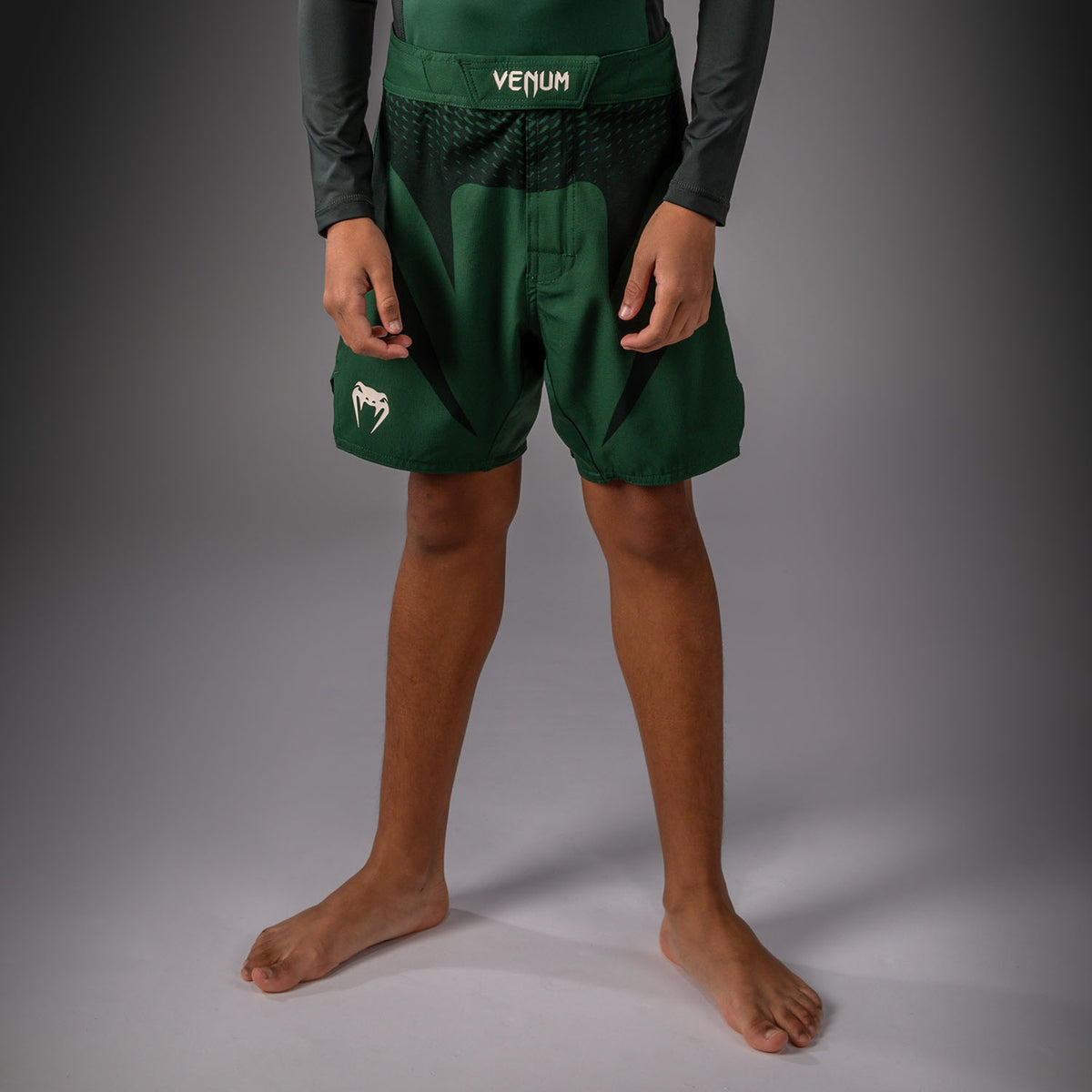 Short de Combat Enfant Venum Attack - Vert Forêt/ Blanc Cassé - product-type_Shorts de MMA