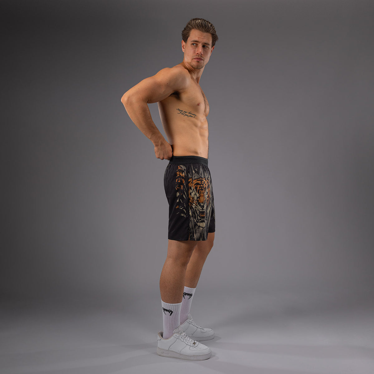 Short d'entraînement Venum Tiger pour Hommes - Noir/Orange Néon - product-type_Shorts de training